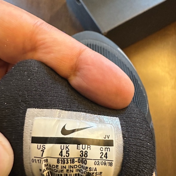 Nike sneakers - Picture 6 of 6